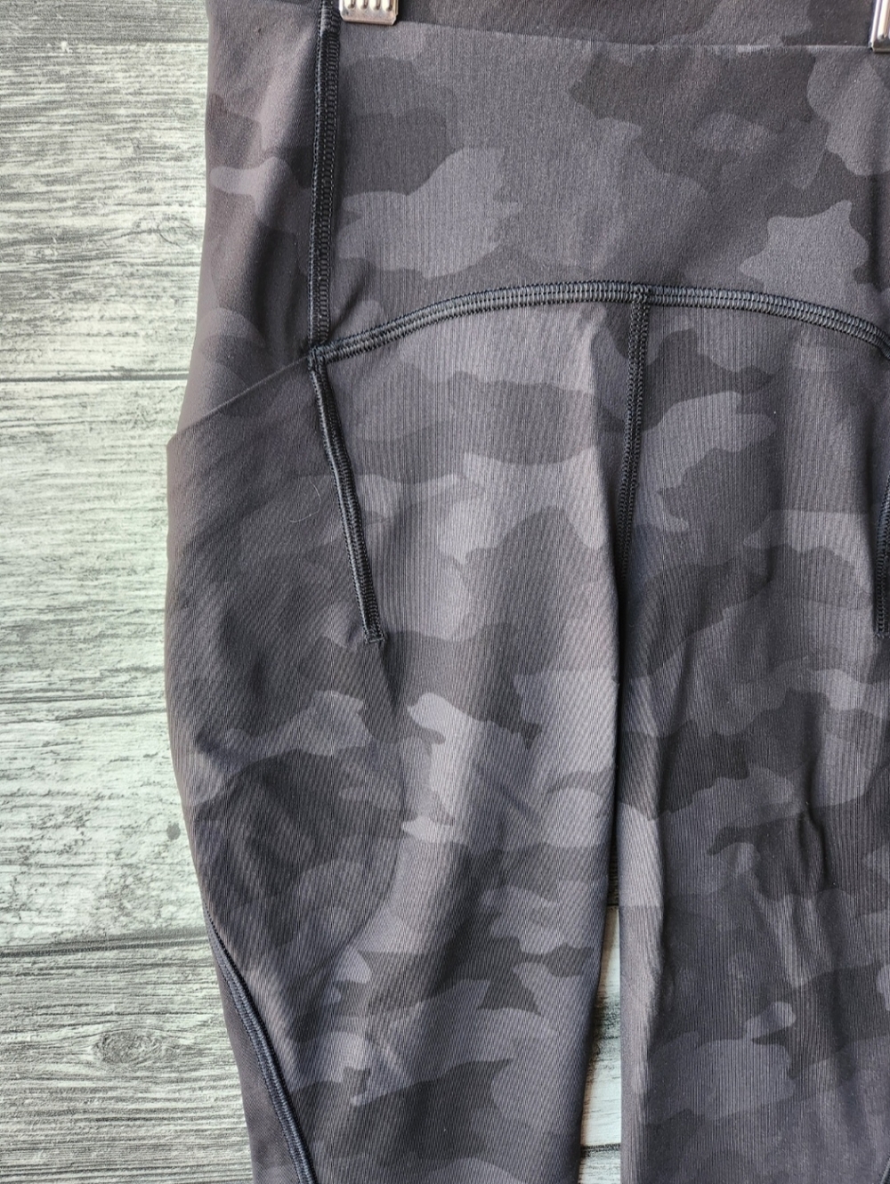Lululemon Swift Speed High Rise Crop 21" Heritage 365 Camo Deep Coal Size 0 - Picture 4 of 8